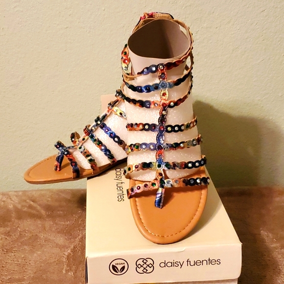 Daisy Fuentes Shoes - NWT Womens Daisy Fuentes sandals. Size 10M. Multi